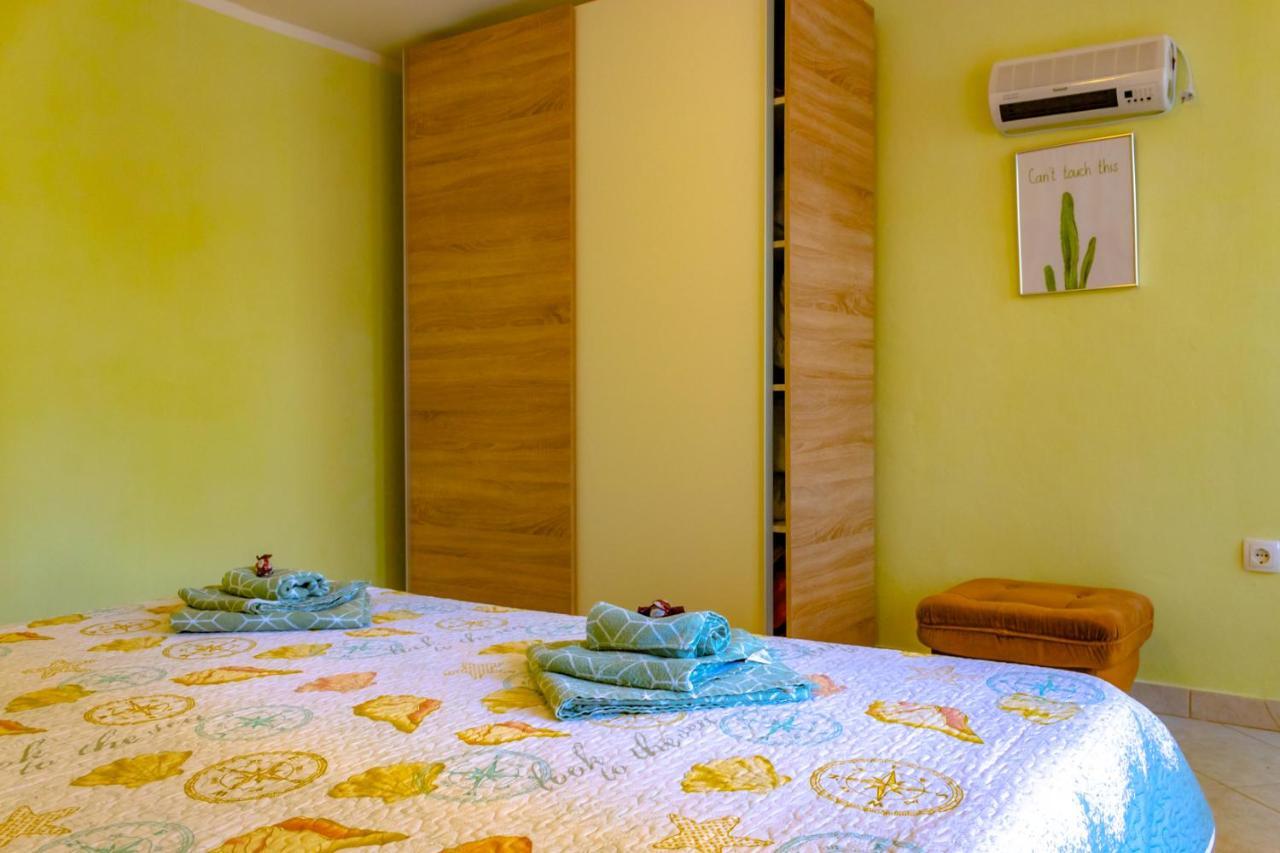Vacation Home Grill & Chill With 350M2 Garden With Bbq Novi Vinodolski Ngoại thất bức ảnh